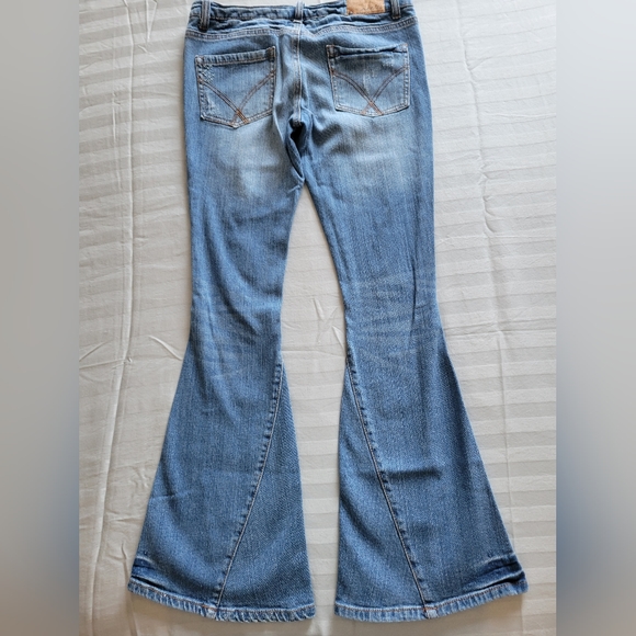 Size Small O'Neil Bellbottom Jeans. EUC. Like New. - Picture 2 of 7
